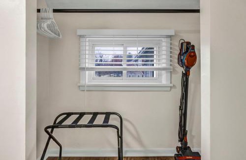 Berea House | New Renovated 1BR with King Modern Comfort
