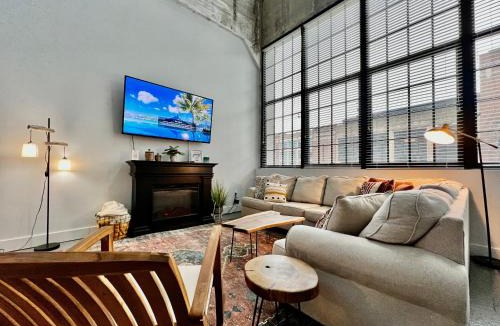 Otterbien Home Apartment | New renovated Loft in Old factory by Kings Island