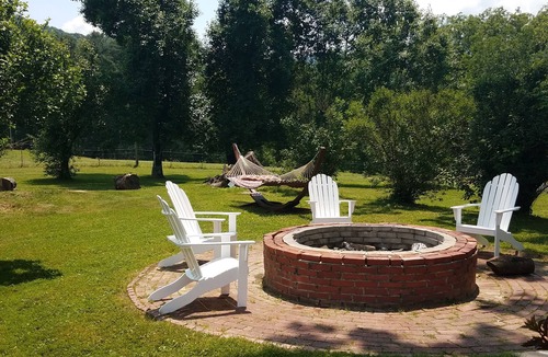 Beckwith House | New River Gorge Bridge 8 Bedrooms, Hot Tub, and Private, Heated Pool 18' x 34'