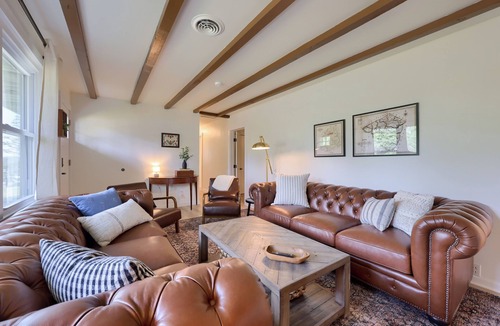 Ronks House | New! Sleeps 16! Across from Sight&Sound! Location!