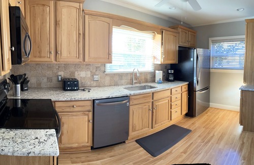 Phoenixville House | New Spacious single w/parking. Bikes, XBOX,