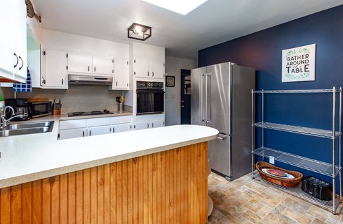 Bridgman House | New Spacious Warren Dunes Beach & Winery Retreat w/Hot Tub & Pool Table