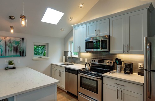 Fremont Cottage | New Stand Alone Private Backyard Cottage - A/C, Blocks to Zoo, Bus Line, Coffee