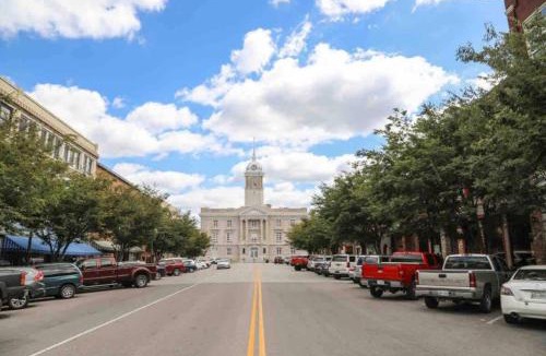 Columbia Apartment | New Studio Apt w KING Bed 1mi to Columbias Sq