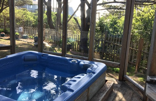 Waldport House | NEW! Tranquil Oceanfront Gem with Hot-tub 3 BDRM + Den, 3 BATH