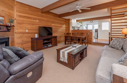 McHenry House | New! Villages of Wisp #14: Lake Access, Ski In/Ski Out, Dogs Welcome!