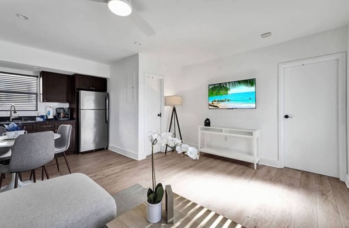 North Beach Apartment | New! Waves On Walnut # 6!