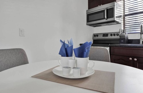 North Beach Apartment | New! Waves On Walnut # 6!
