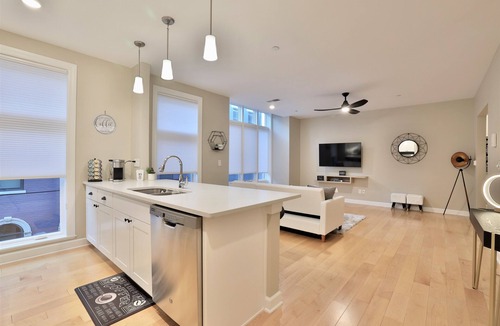 Over-the-Rhine Condo | *New* XquisiteMidCenturyM0d~ Condo *OTR* w/Parking