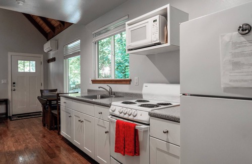 Crescent City Cabin | Newly built deluxe cabins, in a private redwood setting near the Smith River