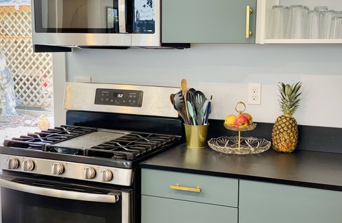 Richmond House | Newly built home, steps to Hawthorne Blvd shops and restaurants!