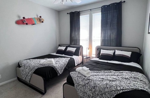 North Loop House | Newly Designed 3/2 Townhouse close to Domain/DT/SXSW Top Spots!