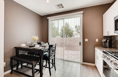 Spring Valley House | newly remodel entire house , 13 minutes to strip and CC and close to malls
