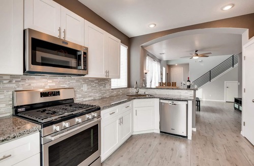 Spring Valley House | newly remodel entire house , 13 minutes to strip and CC and close to malls