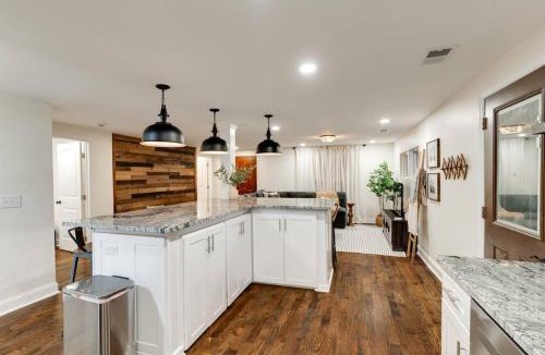 Greenwood House | Newly Remodeled! Beautiful 3bd home in East Nash!