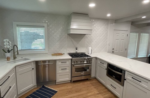 Fulton House | Newly remodeled coastal cottage 3 blocks from the water!