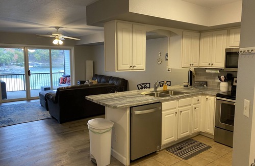 Lakeland Condo | Newly remodeled updated condo,12x32 Boat slip, wi-Fi Internet cable TV, pwc slip