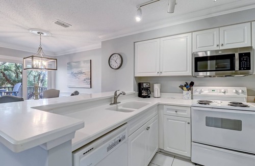 Amelia City Villa | Newly Renovated Sailmaker Townhome in Summer Beach Resort less than 5 min walk to beach!