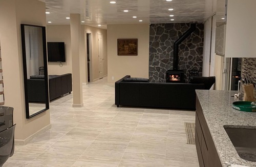 Hunter House | Newly Renovated 5 Bedroom Home with Gorgeous Views just minutes from Slopes