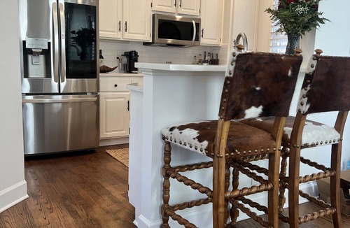Lake Oconee Cottage | Newly Renovated, Beautifully Decorated, Lake Front in Reynolds
