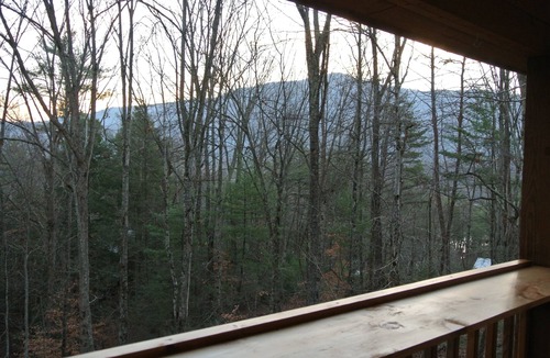 Wears Valley Cabin | Newly Renovated Cabin right in the Heart of Nature WiFi