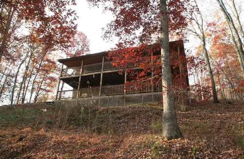 Wears Valley Cabin | Newly Renovated Cabin right in the Heart of Nature WiFi
