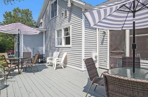 South Haven House | Newly Renovated Cottage 5 mins from Beach!