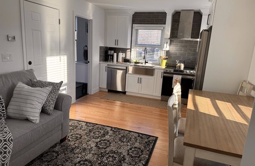 Ipswich Apartment | NEWLY RENOVATED STUDIO CLOSE TO DOWNTOWN IPSWICH