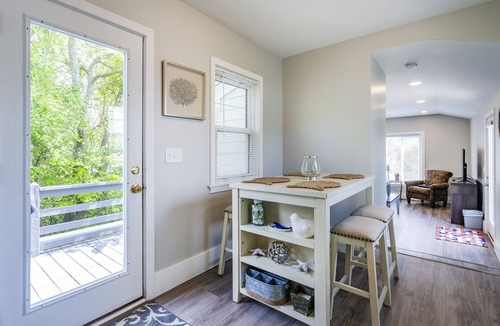 Eastward Look House | NEWLY RENOVATED. WALK TO BEACH. FULLY EQUIPPED FOR BEACH. June rate discounted