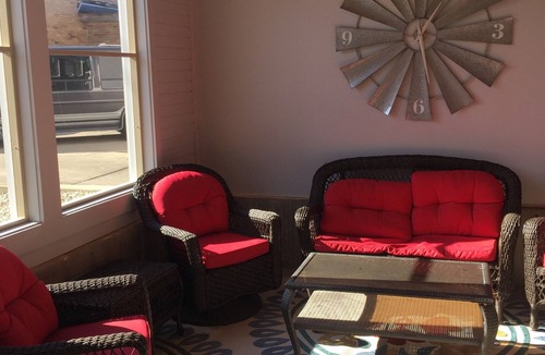 Newport Apartment | NEWPORT INN #5 - NO CLEANING FEES! FREE PARKING! WALK TO GAMES AND CONCERTS!