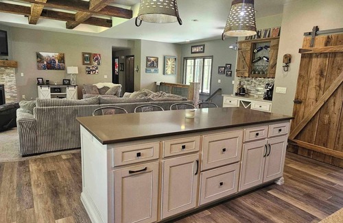 Abrams House | NFL Draft Country Hideaway 18 minutes from Lambeau field