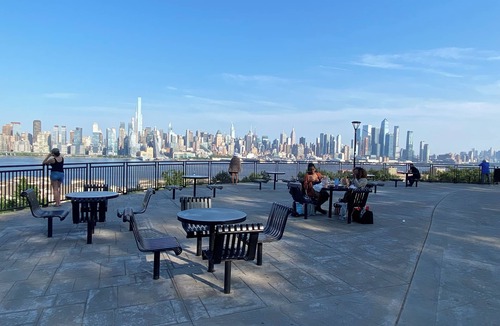 North Bergen Apartment | Nice two Bedroom apt at 25 Minutes to New York Excellent bus Transportation