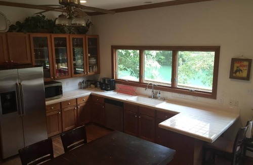 Gruene House | No Flood! Gruene House & Cabin on Guadalupe! 7Bdrm/4.5Baths/Kayaks, Sleeps-28!