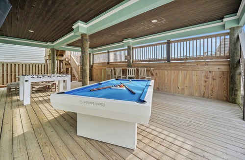 Bel Air House | "No Rain" Beachfront, Private Pool & Outdoor Game Area