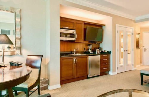 Las Vegas Condo | No Resort Fee ! Balcony Strip View Suite - Pool