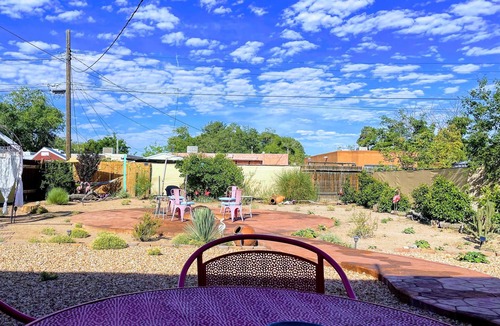 Nob Hill House | Nob Hill’s Casa Flamingo: King & Queen beds, Safe, Prime Location, Large Yard.