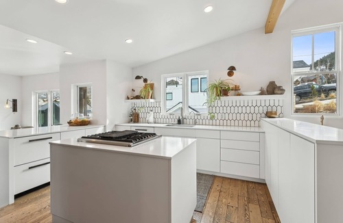 North Park City House | Norfolk Beach | Luxury Ski Rental | Private Hot Tub & Pool | Walk to Main