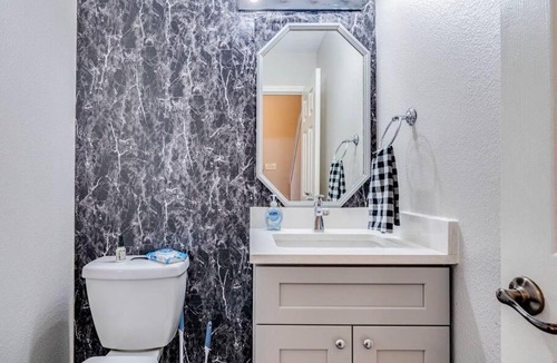 McNeil House | North ATX Paradise Oasis pool w Hot Tub 4BR 2 half BA