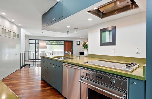 Newlands House | North Boulder Park Retreat with Concrete, Metal and Light