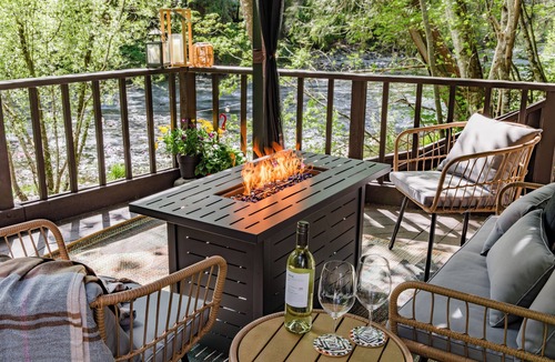 North Bend Cabin | North Zen Magical Riverfront Cabin with Hot Tub - 5min Walk to Twin Falls Trail!