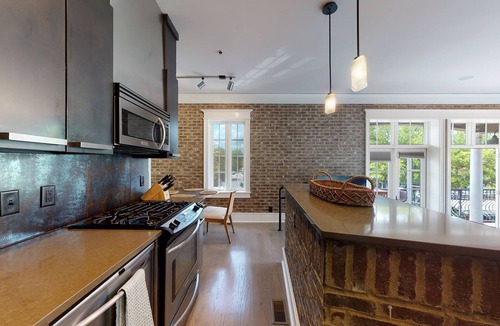 King City Condo | nWalk to the beach and Pier Wrap around porch