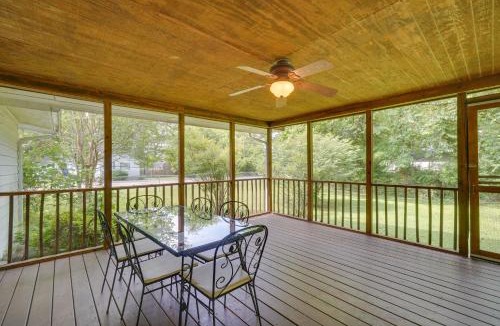 Oak Ridge House | Oak Ridge Retreat with Porch Less Than 1 Mi to Downtown