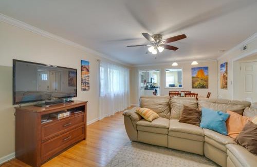 Oak Ridge House | Oak Ridge Retreat with Porch Less Than 1 Mi to Downtown
