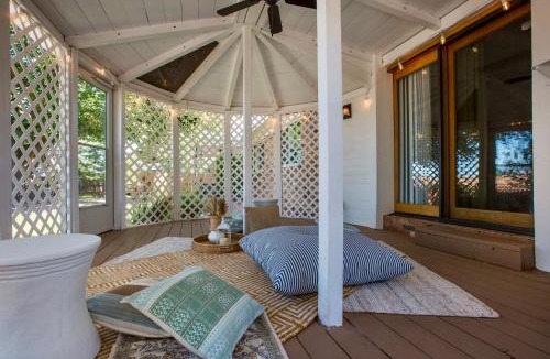 Albuquerque House | Oasis Retreat - Hot Tub - King Bd - Fire Pit - Games - Near Golf - 4 Bdrm - Sleeps up to 12