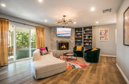 Albuquerque House | Oasis Retreat - Hot Tub - King Bd - Fire Pit - Games - Near Golf - 4 Bdrm - Sleeps up to 12