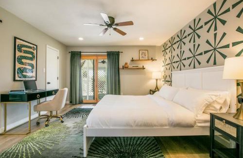 Albuquerque House | Oasis Retreat - Hot Tub - King Bd - Fire Pit - Games - Near Golf - 4 Bdrm - Sleeps up to 12