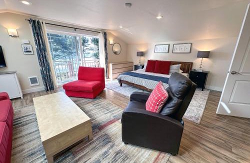 Yachats Apartment | Ocean Front, Agate at Oregon House, Stairs to the Beach!