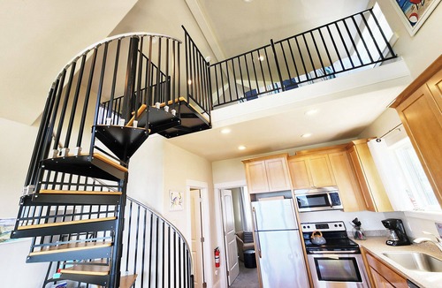 Yachats House | Ocean Front Cottage! Dog Friendly! Sleeps up to Four!