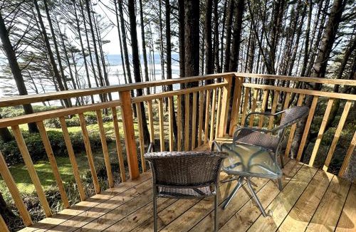 Yachats Apartment | Ocean Front, Serenity at Oregon House, Stairs to the Beach!