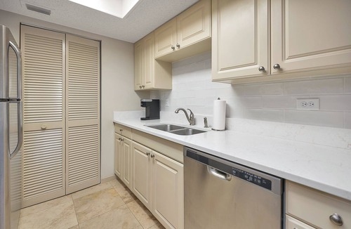 Saint Simons Island Condo | Ocean View, Nicely Updated! Beach Club 337